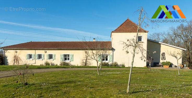 Maison 250 m² à Plaisance  - photo 1