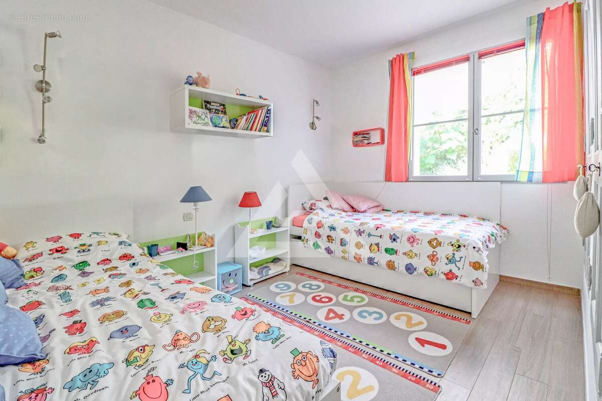 Maison à PEILLE