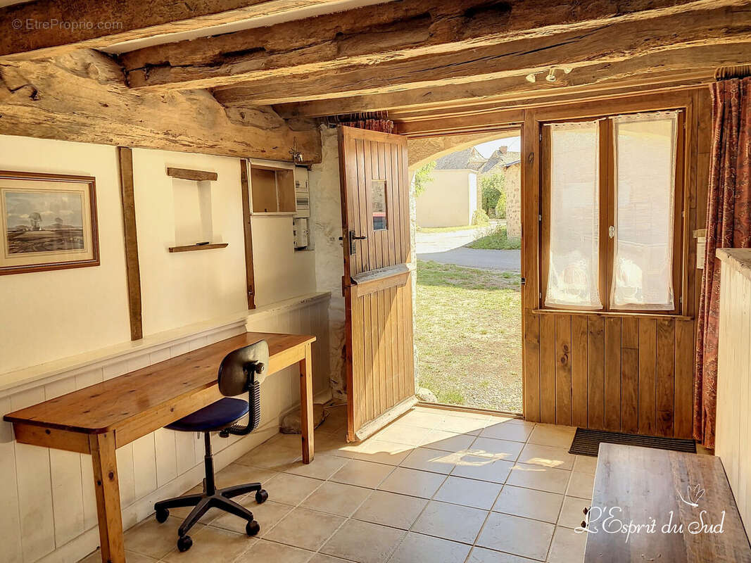 Maison à PREVINQUIERES