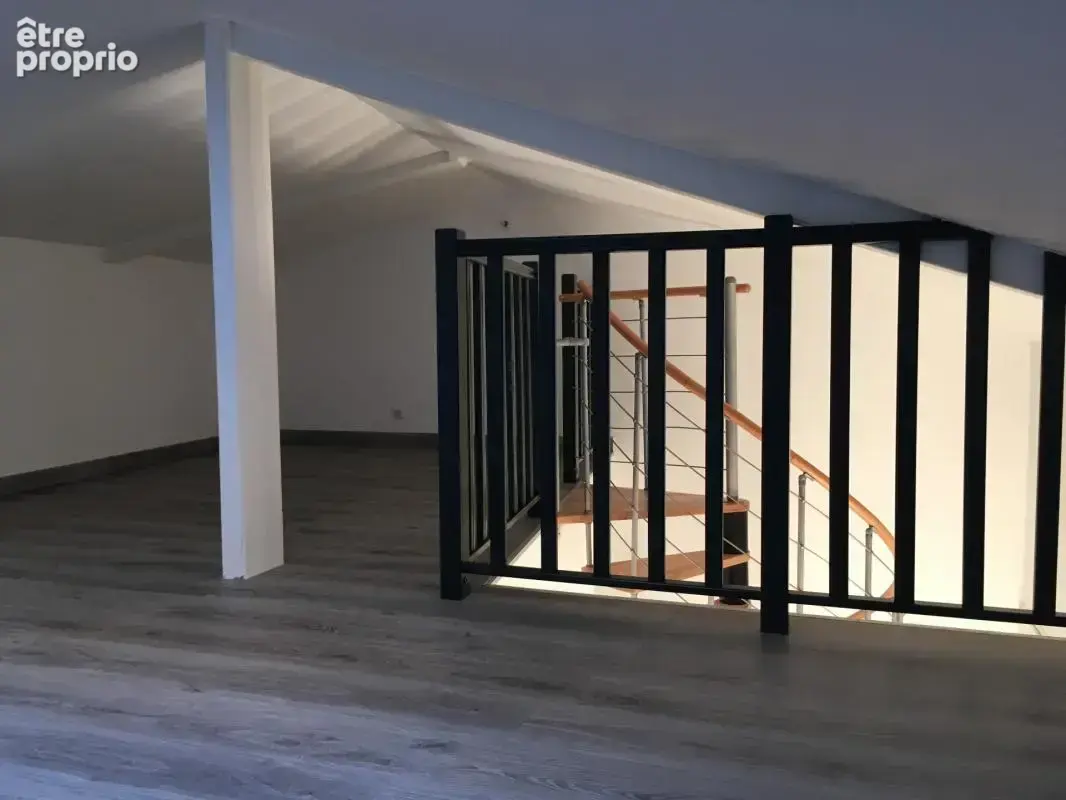 Lucon coeur de ville adorable maison en pierres parfaitement renovee 3 chambres avec cour et annexe - photo 12