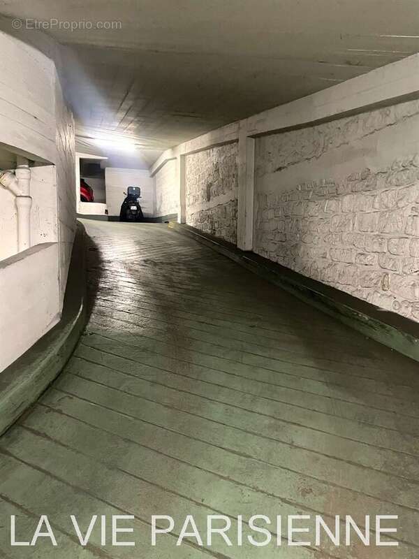 Parking à PARIS-15E