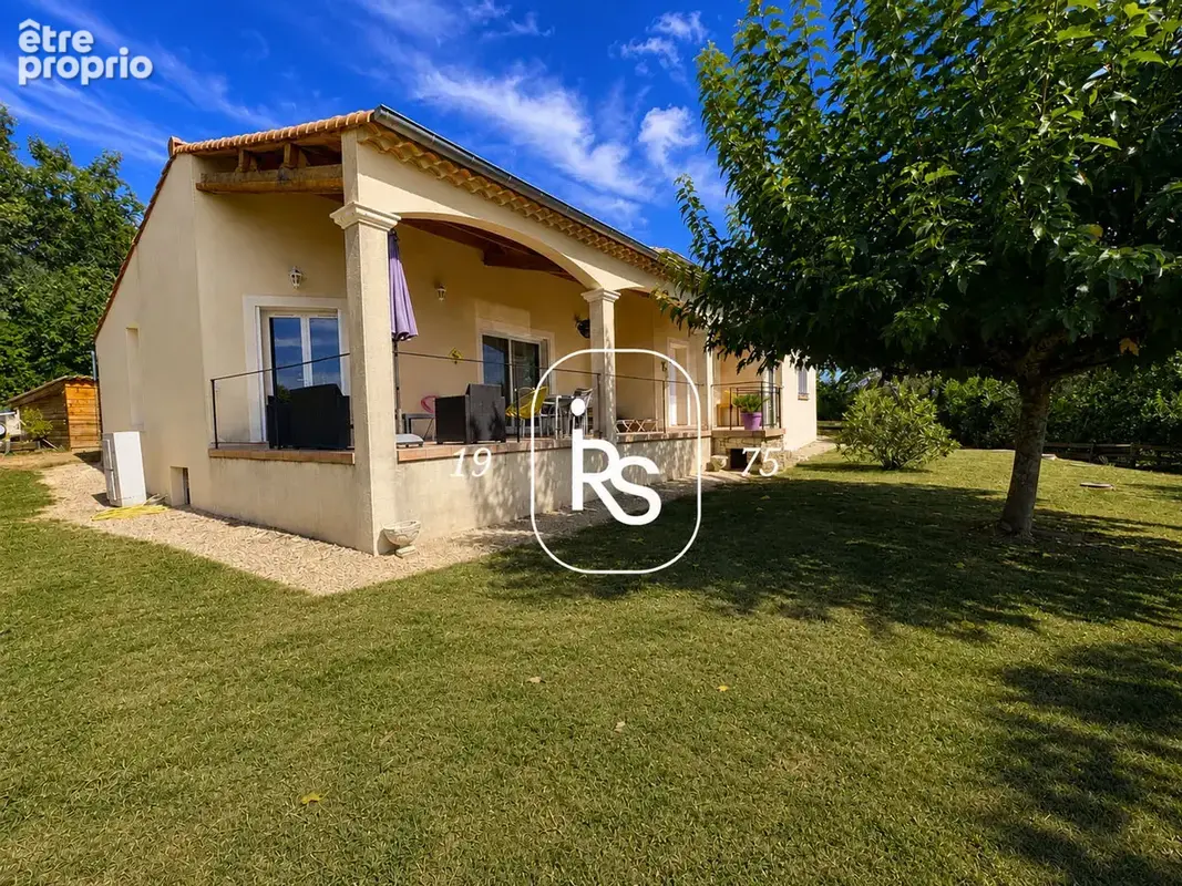 Villa de plain-pied de 130 m2 avec 8 768 m2 de terrain et vue sur le  Massif du Tanargue. - photo 3