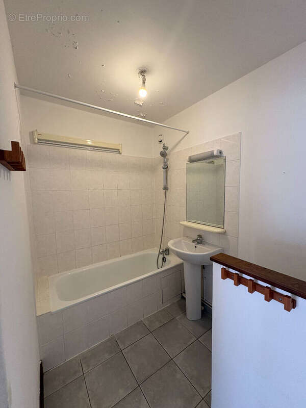 2 pièces avec ascenseur, cave et parking étage élevé - photo 7