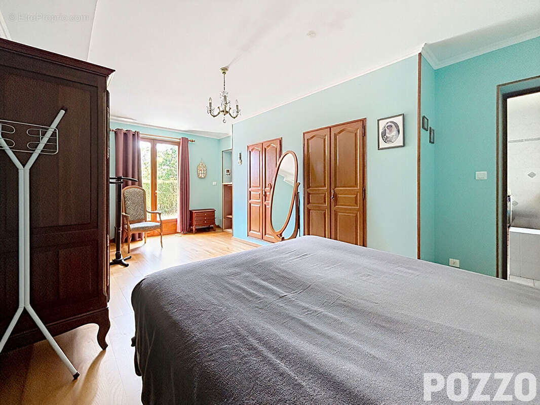 A Vendre - Saint Jean De La Haize - Maison 6 pièce(s) 127 m² - photo 9