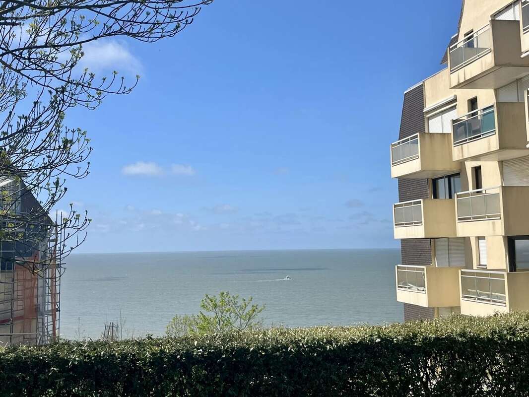 Appartement avec vue mer exceptionnelle – accès plage direct – Trouville-sur-Mer - photo 3