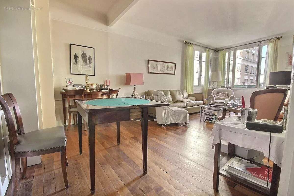 Appartement à NEUILLY-SUR-SEINE