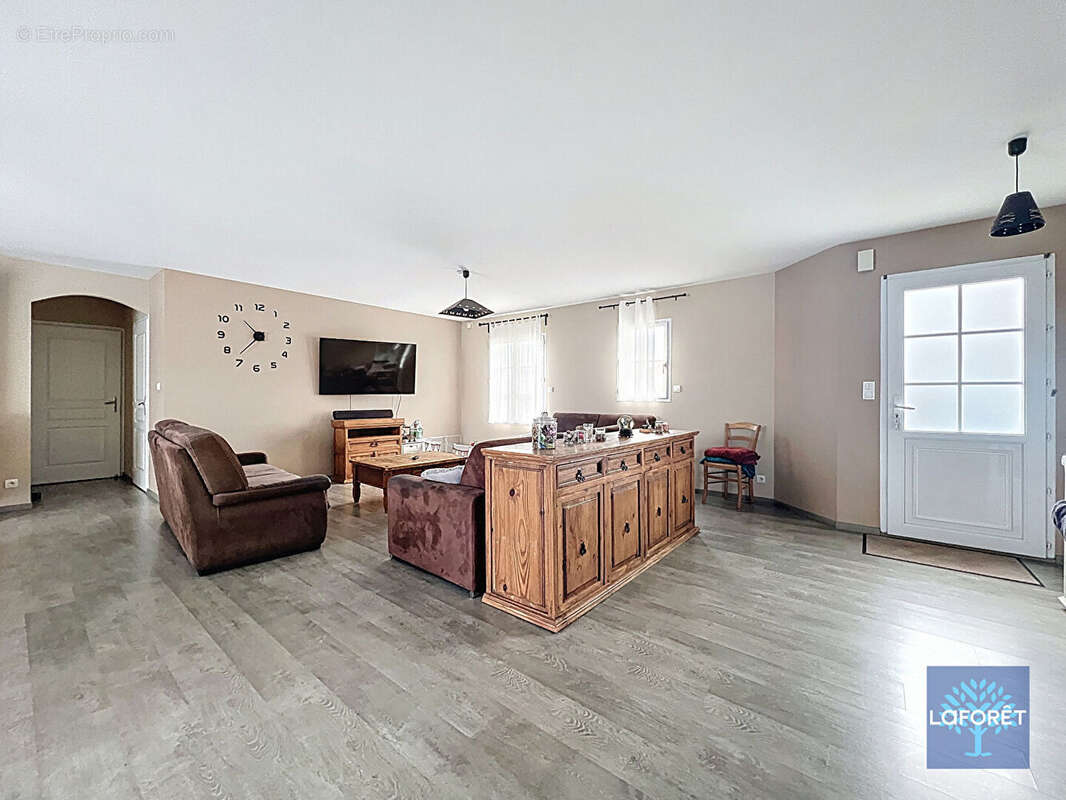 Maison à COMMEQUIERS