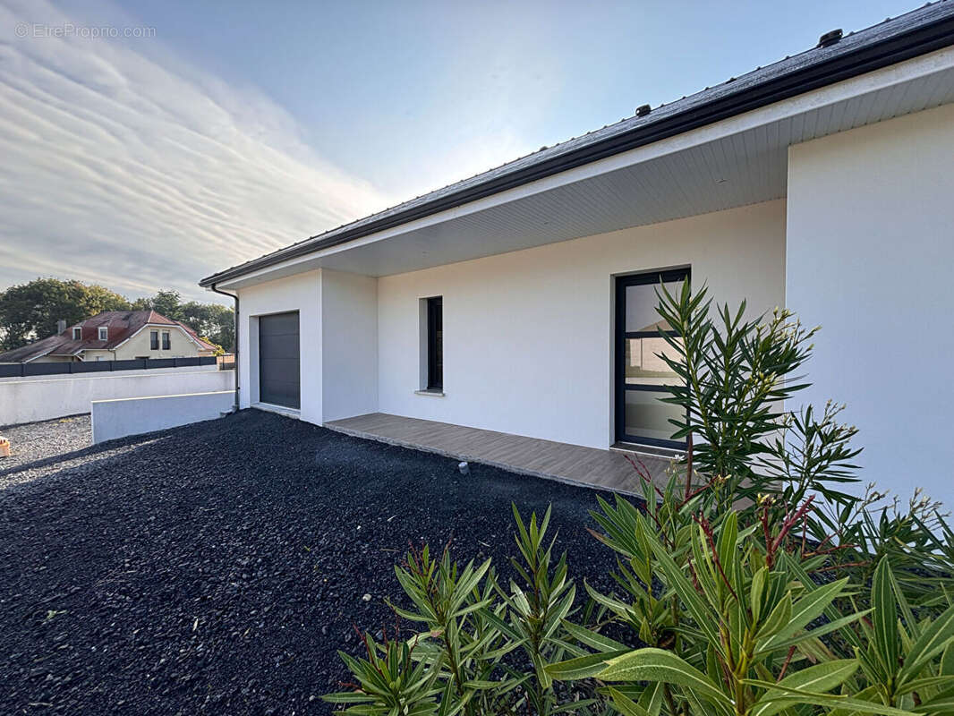 Maison 4 pièce(s) 139 m2 - photo 2