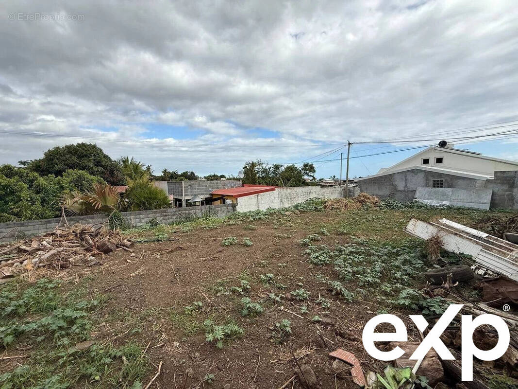 Terrain à LE TAMPON