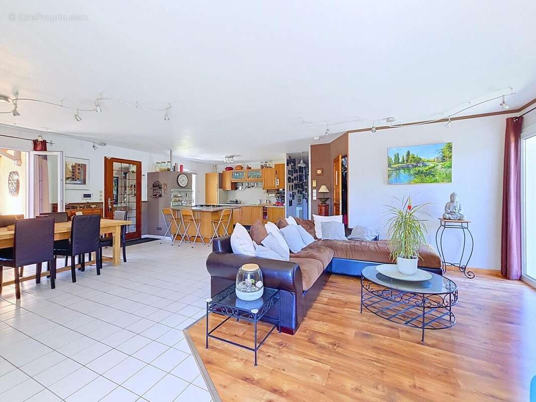Maison 146 m² à La Verpilliere  - photo 2