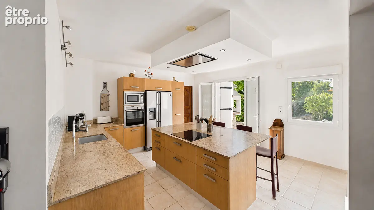 Maison familiale avec piscine sur 2 809 m² de terrain - Pernes-les-Fontaines - photo 6