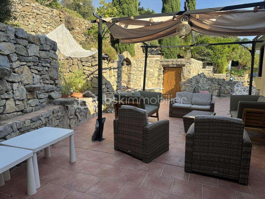 À La Roquebrussanne ( 83136), maison de charme dans un écrin de nature avec panorama exceptionnel, grand terrain et piscine - photo 21