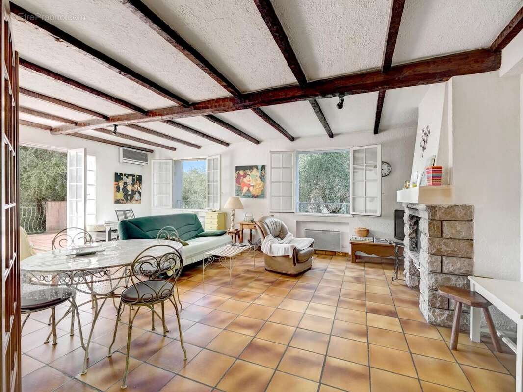 CONTES Maison avec piscine, garage et fort potentiel locatif – calme absolu proche Castellar - photo 8