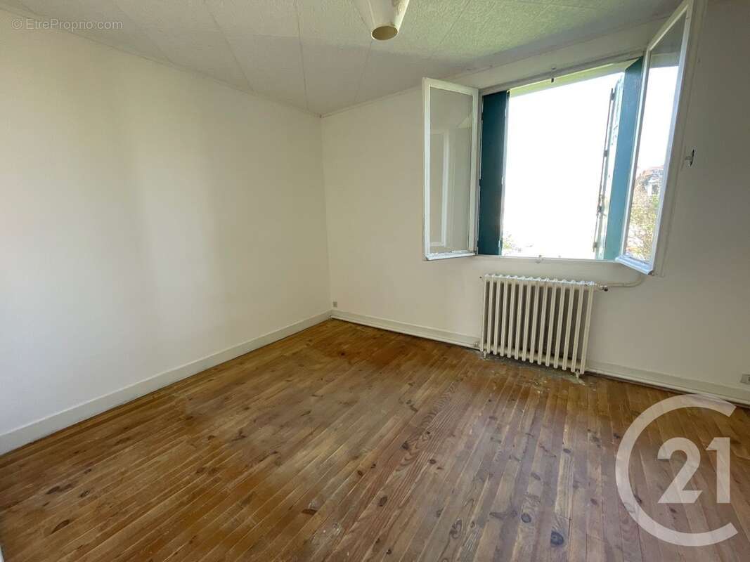 Maison à LES EGLISOTTES-ET-CHALAURES