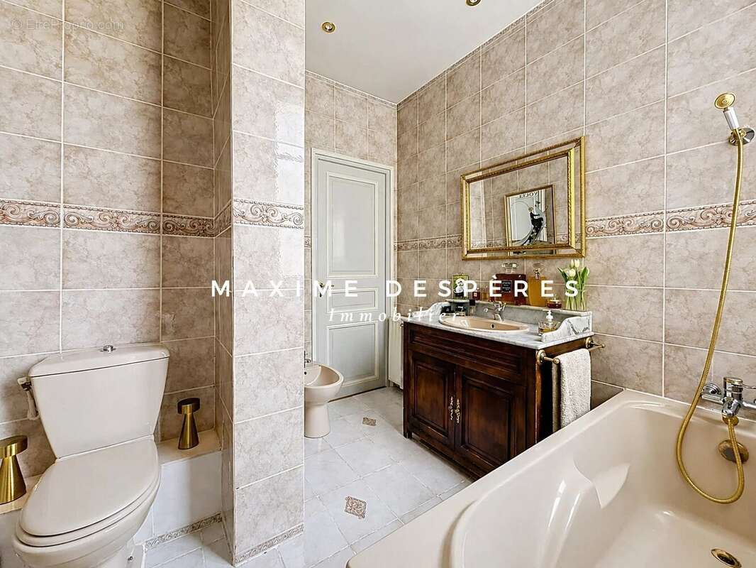 Appartement à NEUILLY-SUR-SEINE