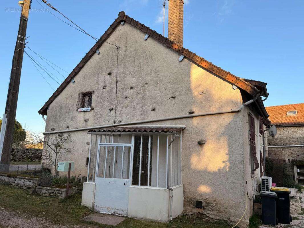 Maison à MONTCEAU-ET-ECHARNANT