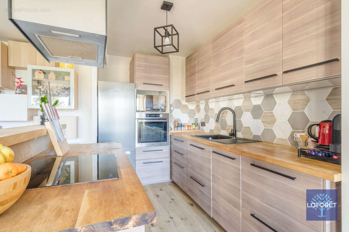 Appartement à LES PAVILLONS-SOUS-BOIS