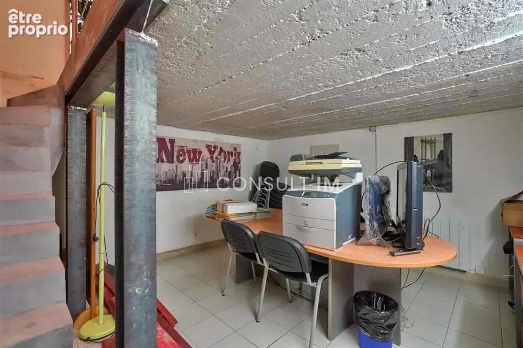 A vendre en exclusivité, à proximité de la place Felix Eboué, local commercial de 55 m² - photo 4