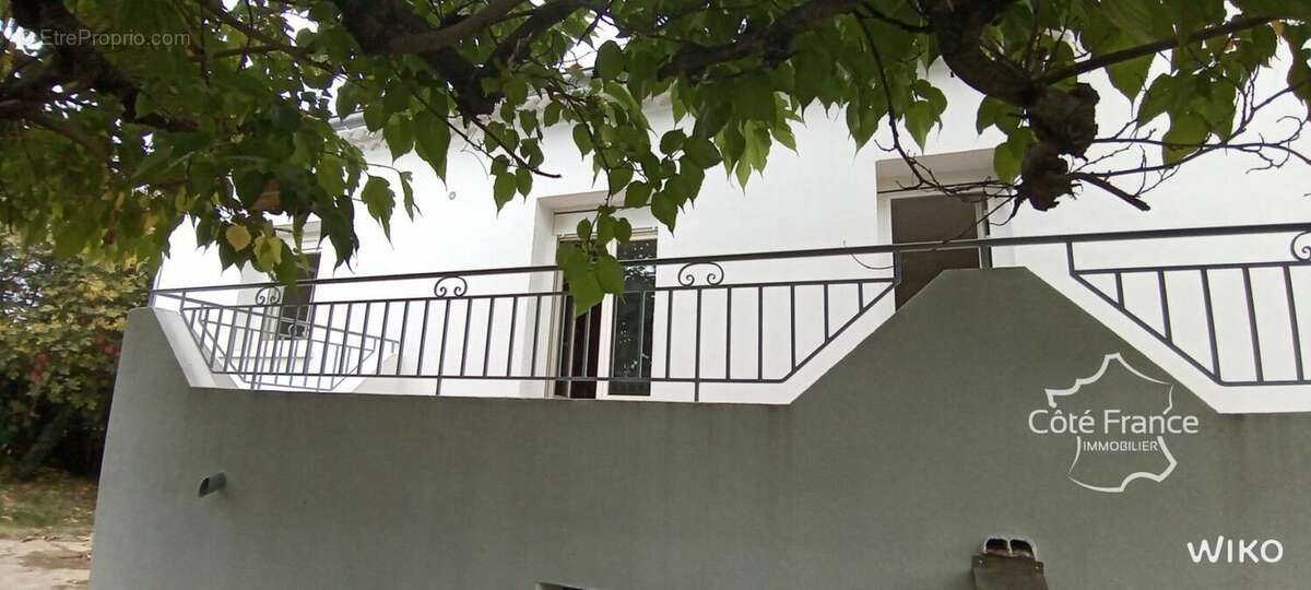 Maison à SAINT-JULIEN-LES-ROSIERS