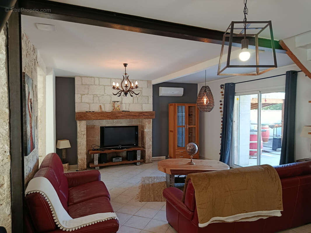 Maison à SAINTE-COLOMBE-EN-BRUILHOIS