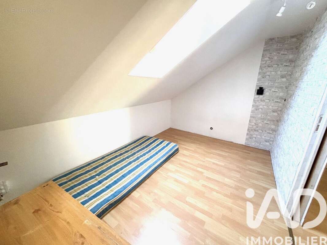 Maison 130 m² à Oulches  - photo 9