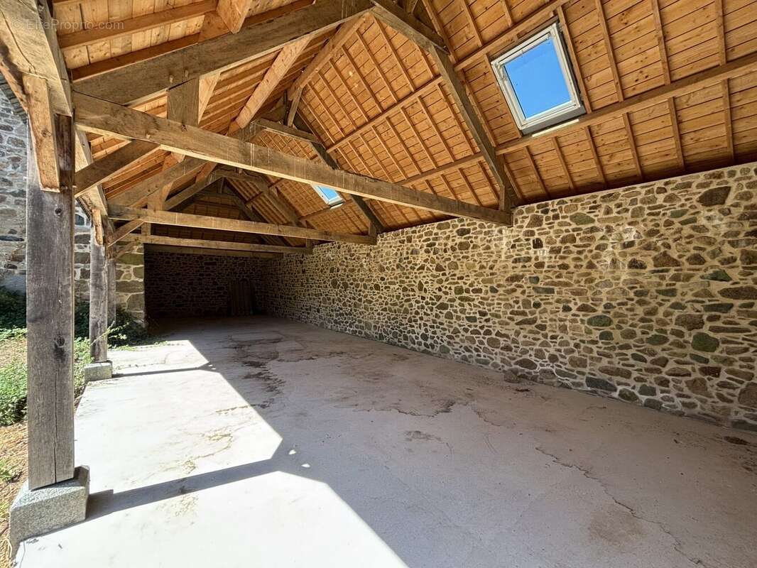 Maison 400 m² à La Meaugon  - photo 9