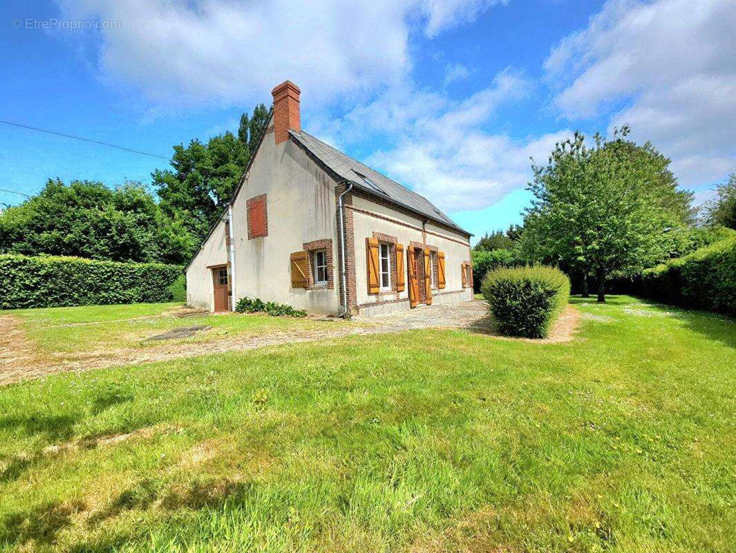 Maison à LA FERRIERE-AU-DOYEN