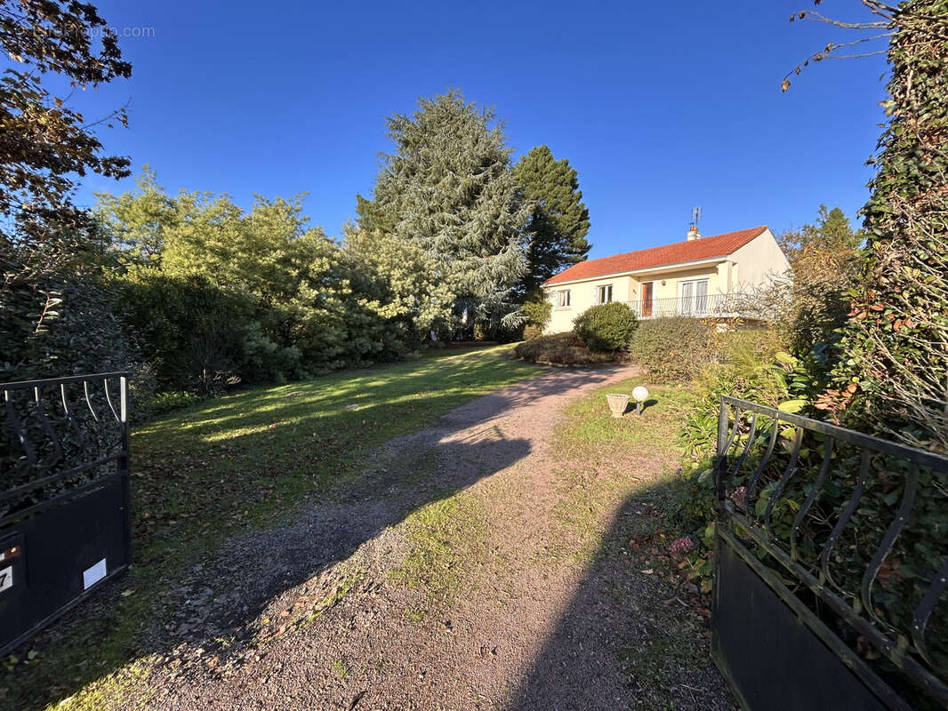 Maison à LE LOROUX-BOTTEREAU