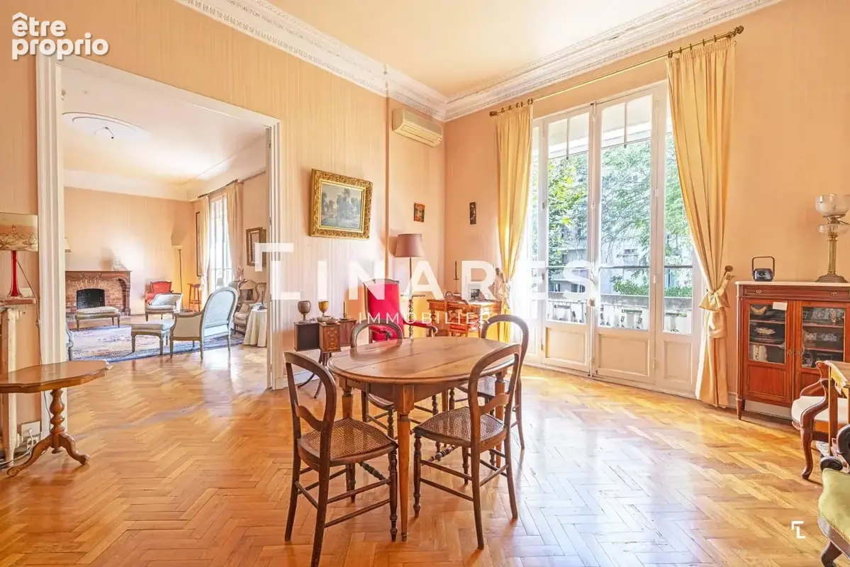 BUREAUX PRESTIGIEUX - Bureaux T6 de 204m2 - Grenier - Terrasse - 3 places de parking - 13008 - photo 12