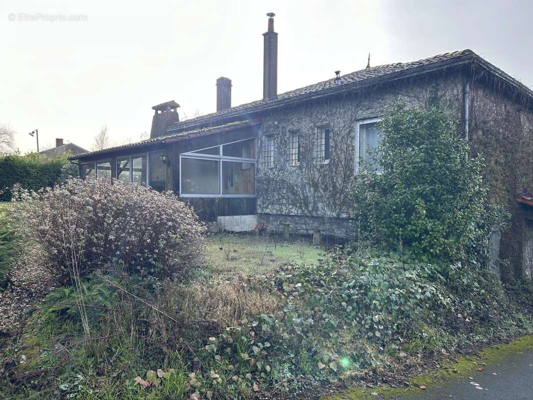 Maison à MONCOUTANT