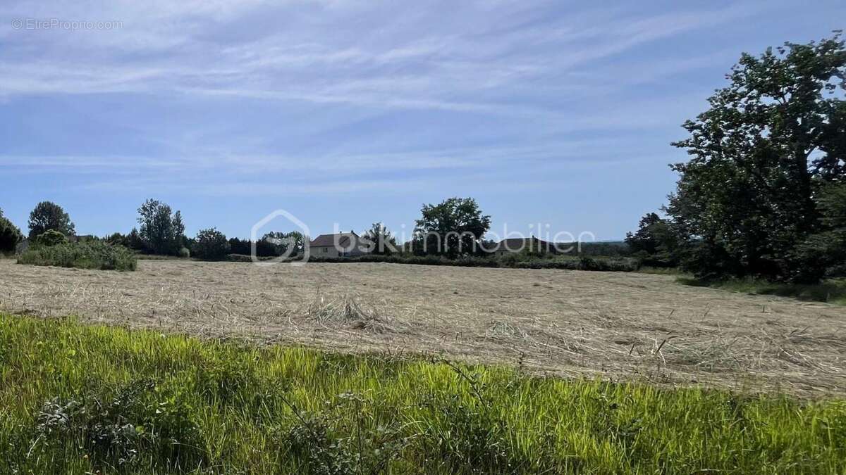 Terrain constructible de 1 570 m² proche du bourg de Peyrignac - photo 2