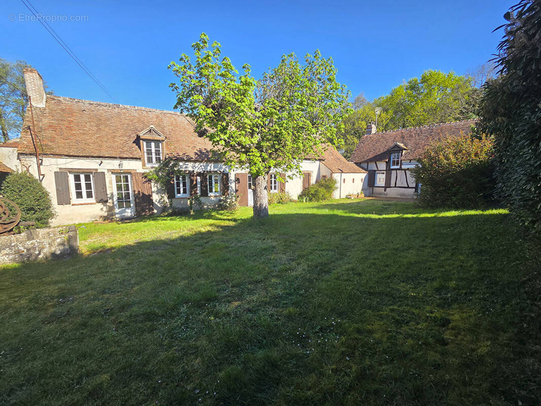 Maison à LES BORDES