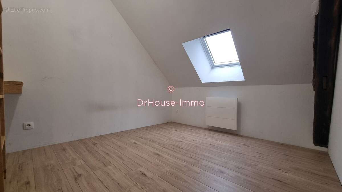 Maison à VICQ-EXEMPLET