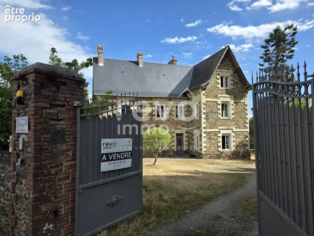 Maison à SAINT-JULIEN-DE-VOUVANTES
