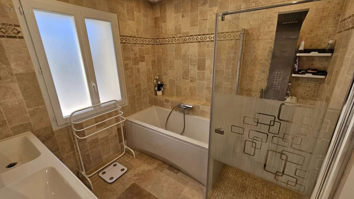 Maison à ESCRAGNOLLES