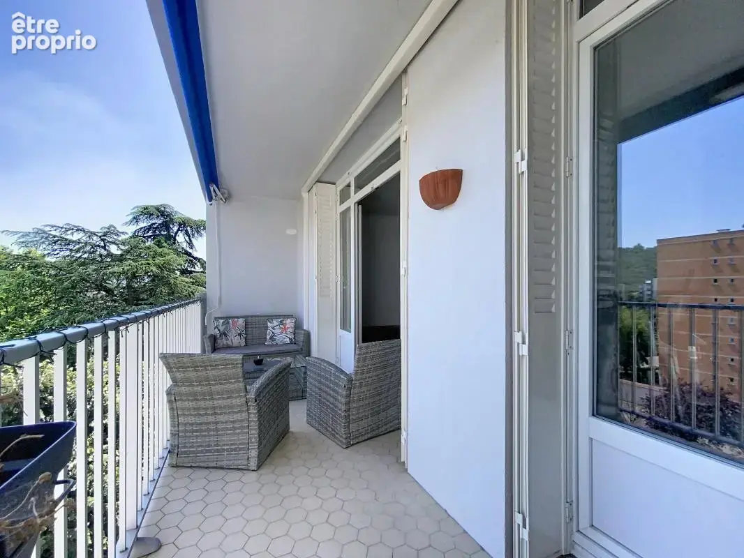 Appartement - 3 Chambres - Balcon - Cave - Proche commodités - photo 3