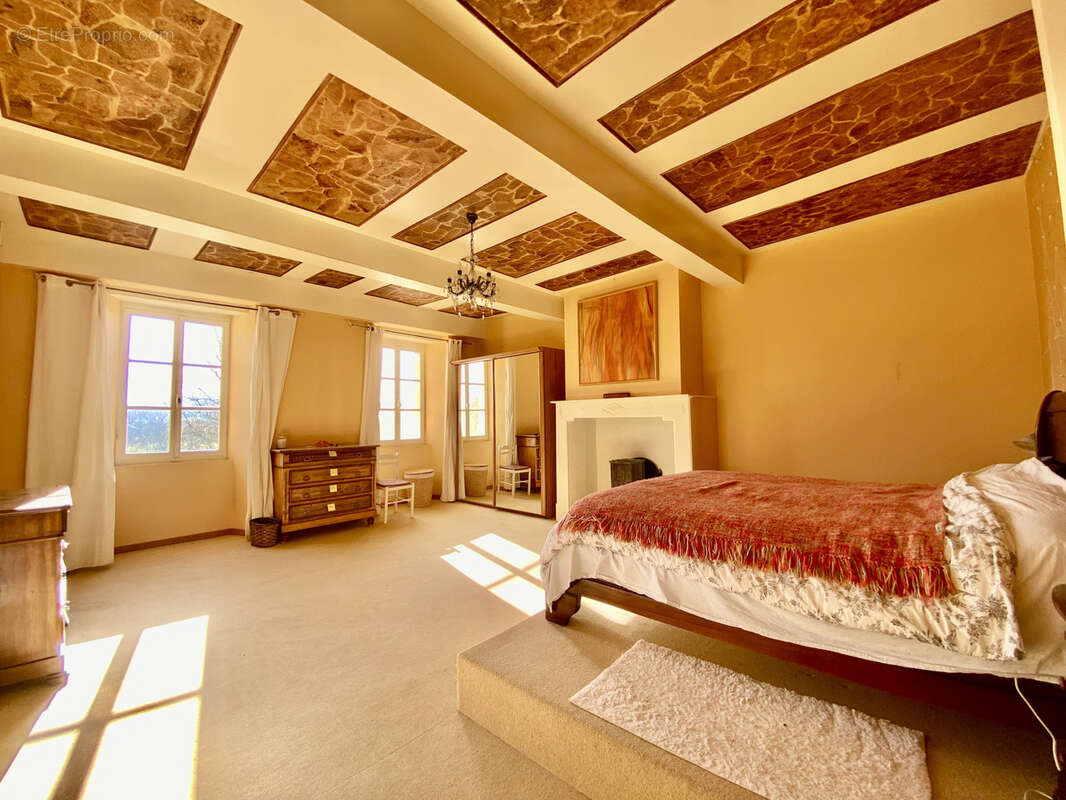 Maison à SAINTE-CECILE-DU-CAYROU