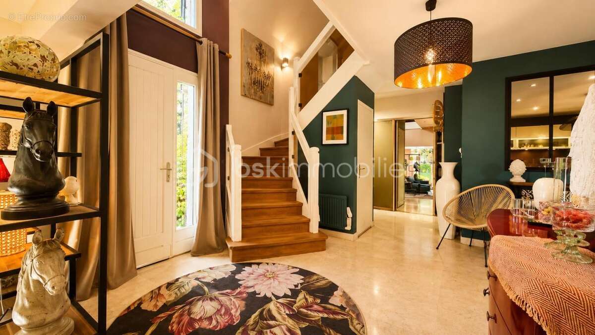 Élégante maison de caractère – Quartier Montaubert, cadre verdoyant - photo 4