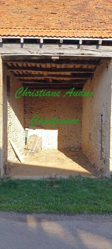 Entre Charolles, La Clayette et Paray le Monial, ancien corps de ferme en pierres, à rénover, sur parcelle de terrain de 900 m²  - photo 7