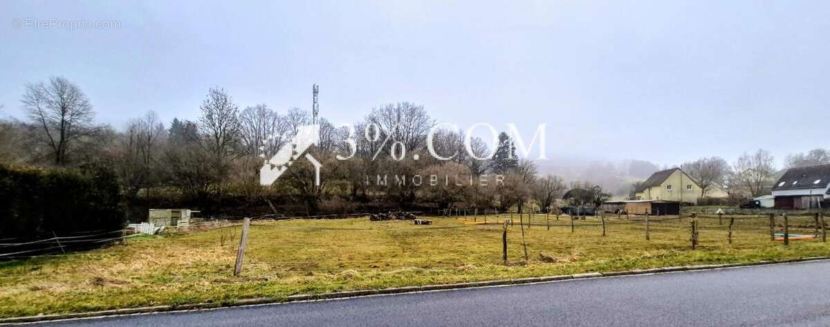 Terrain constructible de 1520 m2 - photo 2