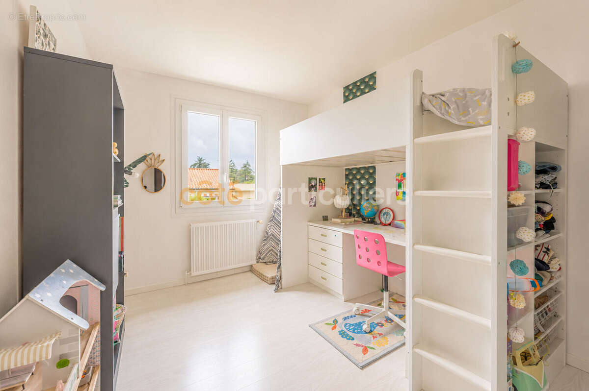 Maison familiale 160m² -- 4 chambres -- Jardin -- garage -- La Limouzinière -- Proche commodités - photo 9