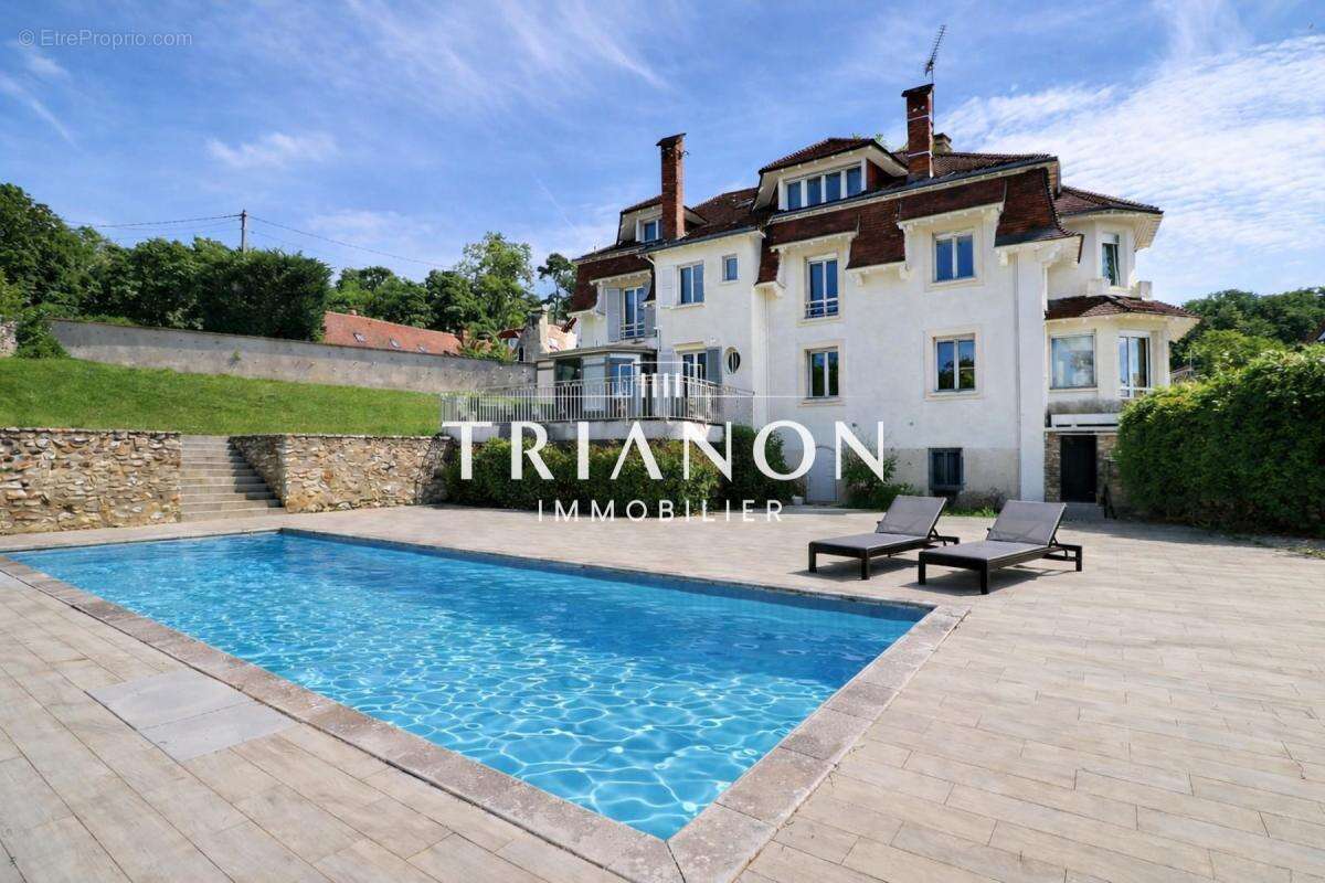 Maison bourgeoise de 245 m² avec  piscine, terrain 1.500 m² - photo 2