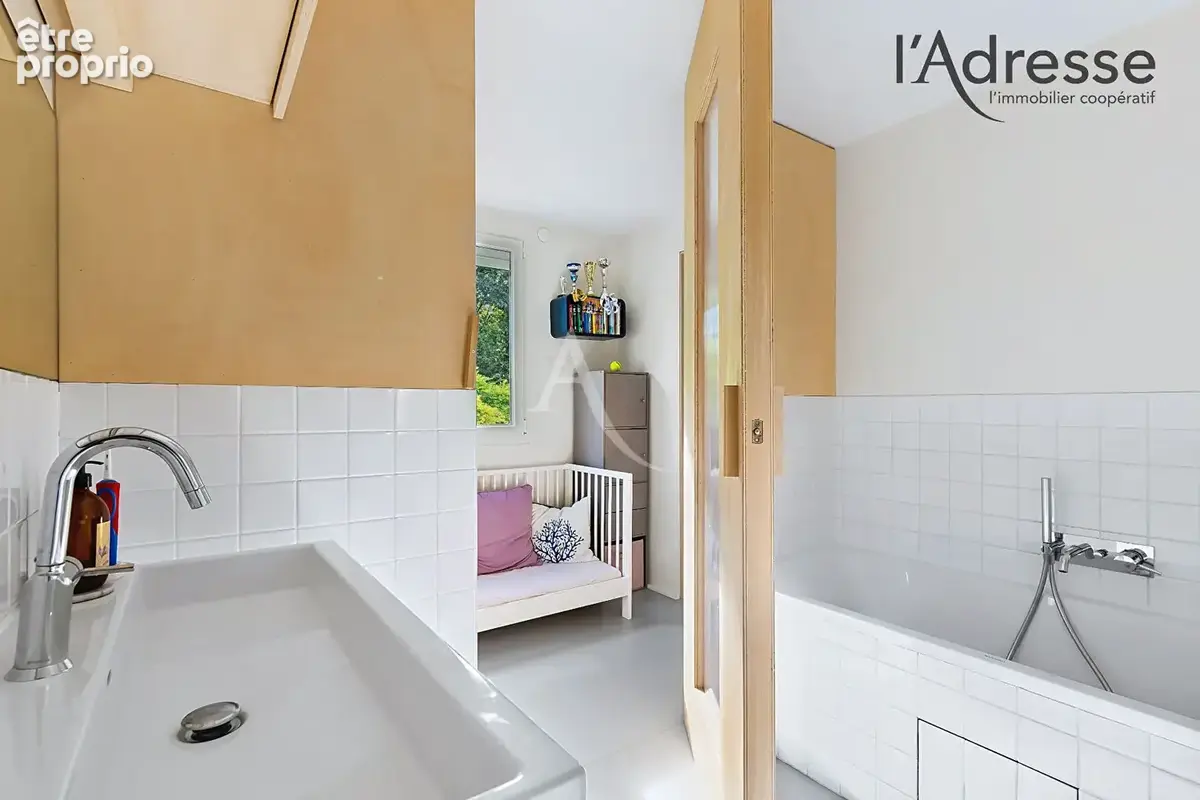 Quartier Liberté - Élégante maison familiale de 103m² (127m² au sol) avec terrasse de 16m² et garage - photo 11