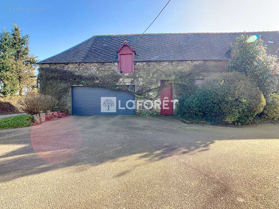 Maison à SAINT-ETIENNE-DU-GUE-DE-L&#039;ISLE