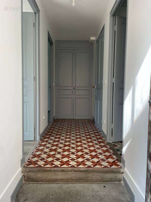 Appartement rénové T2 de 45m2, avec cave, parking et jardin à 05400 VEYNES - photo 2