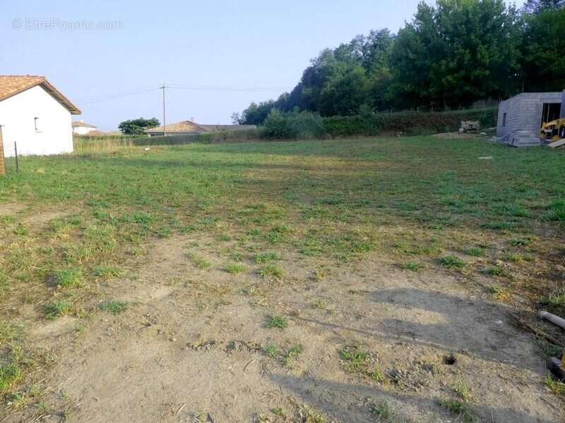 Terrain 970 m² à Carresse-Cassaber  - photo 3