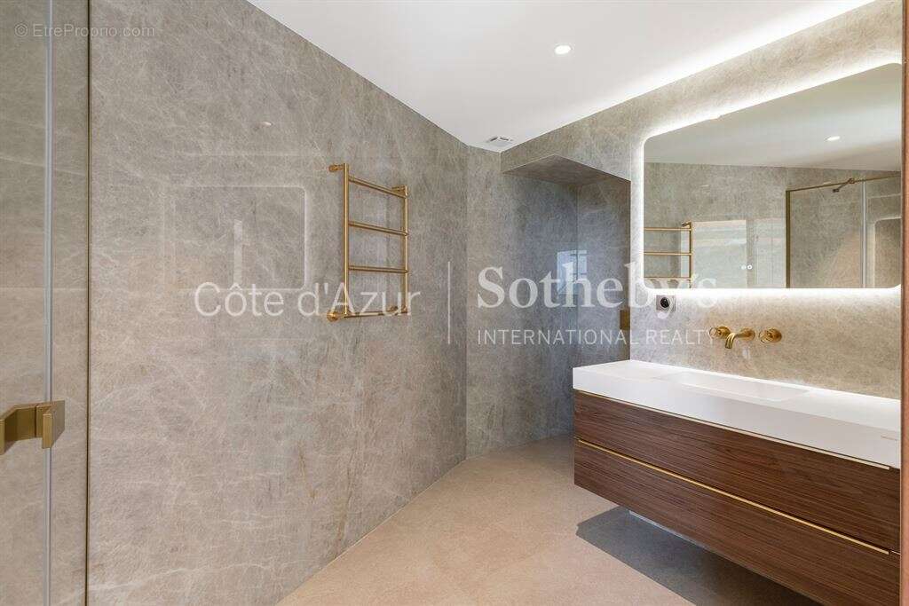 Villa contemporaine de 256 m² avec vue panoramique sur Monaco, piscine et cinq suites - photo 16