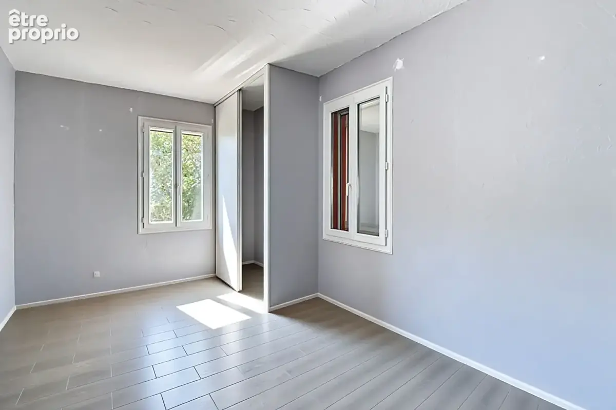 À VENDRE EN EXCLUSIVITÉ - CALLAS Maison 4 chambres avec piscine et grand terrain de 3205 m² - photo 12