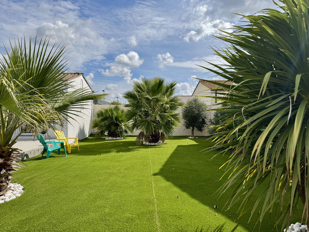 Maison à CHAMPAGNE-LES-MARAIS