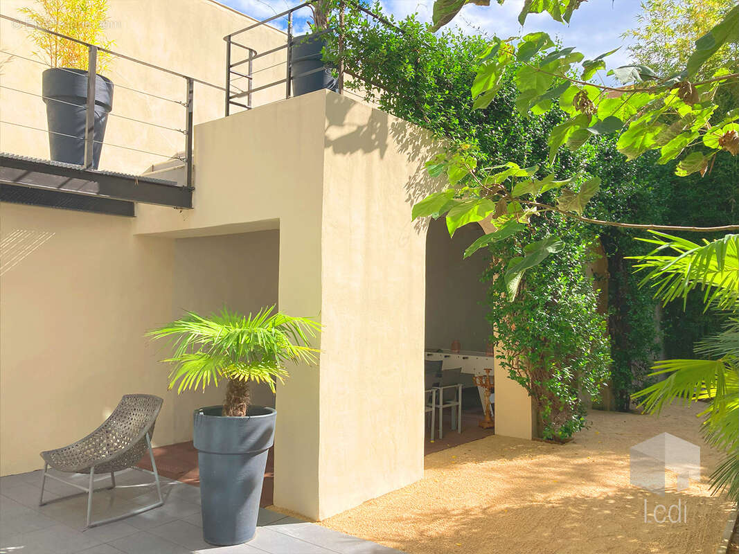 MONTELIMAR, maison de ville 350 m2 avec piscine - photo 18